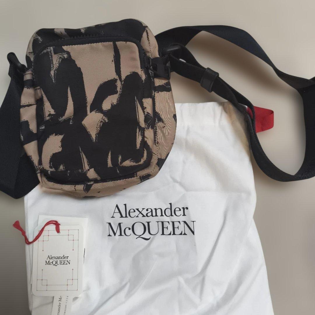 アレキサンダーマックイーン グラフィティ メッセンジャーバッグ