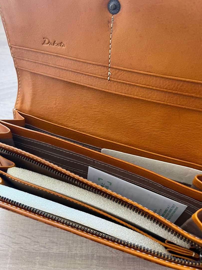 ダコタ フィオラ 二つ折り長財布