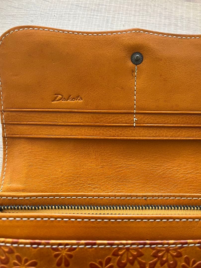 ダコタ フィオラ 二つ折り長財布