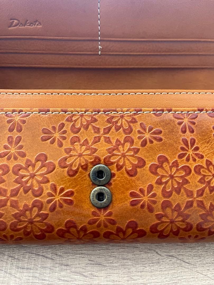 ダコタ フィオラ 二つ折り長財布