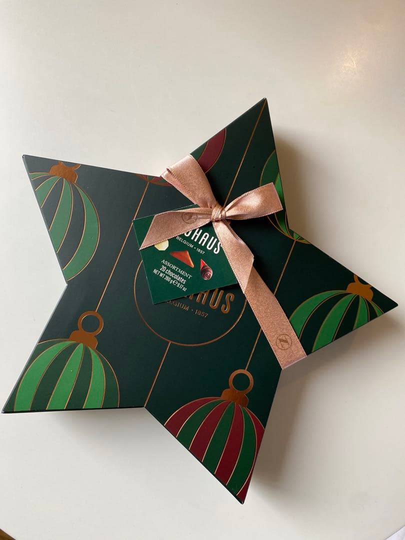 ベルギー王室御用達　Neuhaus ノイハウス　ホリデースターボックス　20個入