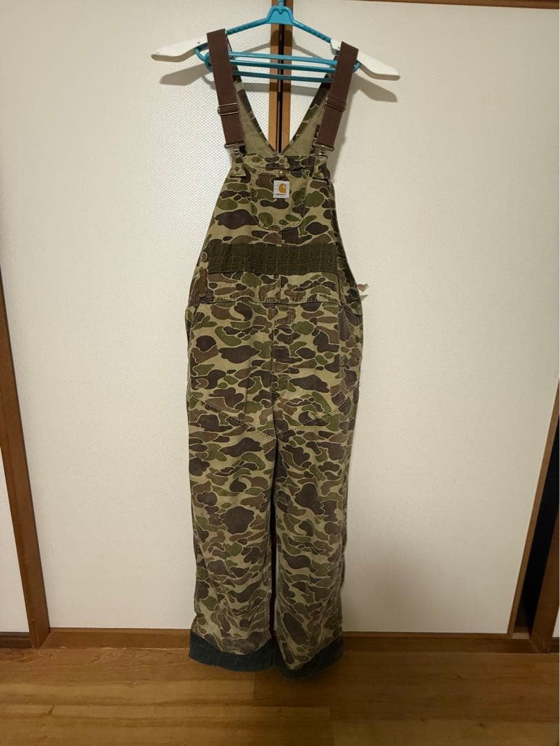 人気のCarhartt カモフラージュ オーバーオール　珍しい