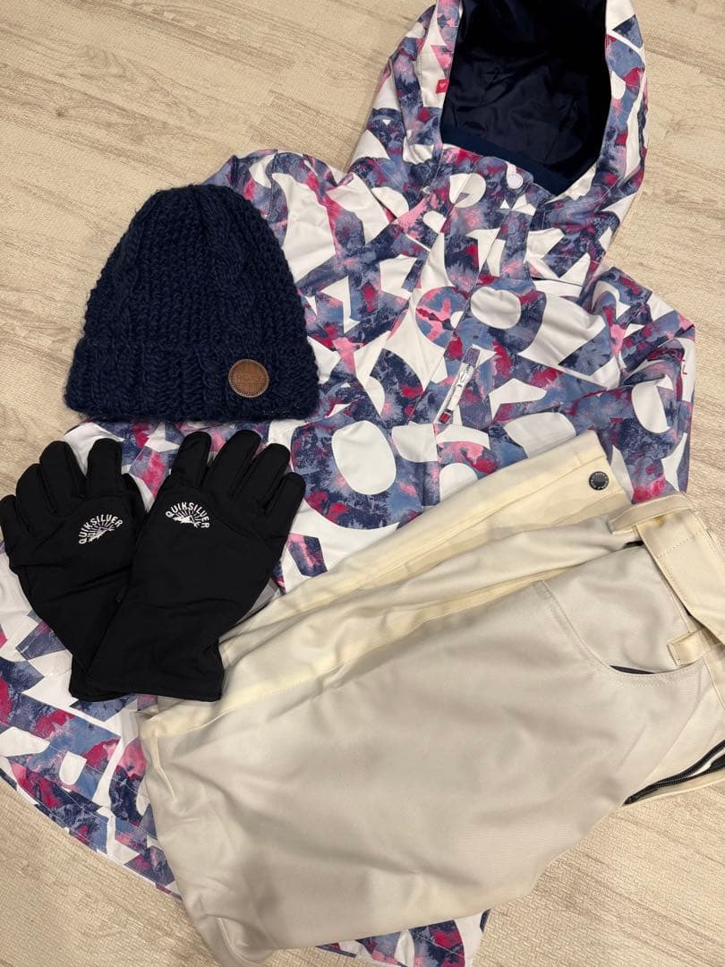 ROXY スノーボードウェア(上下) ニット帽 手袋付き お得な4点セット