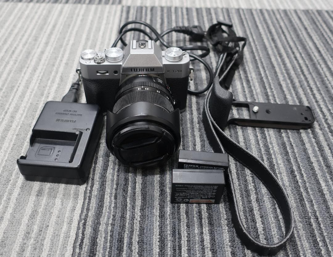 x-t20 フジフイルム　本体＋レンズ+グリップ