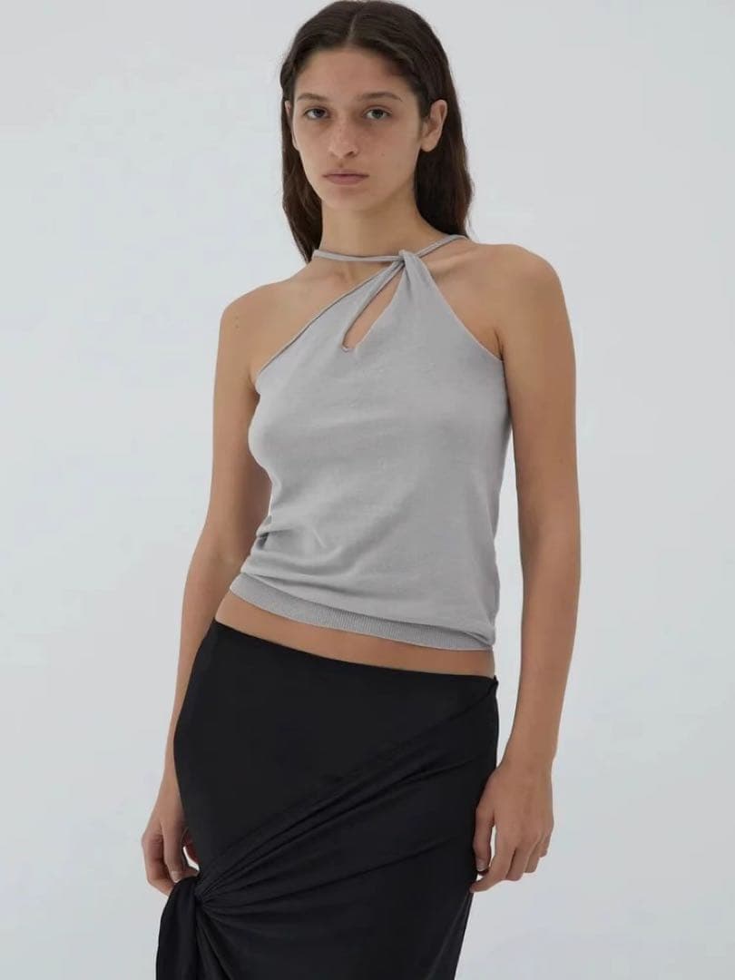 Paloma wool グレーのクロスストラップキャミソール
