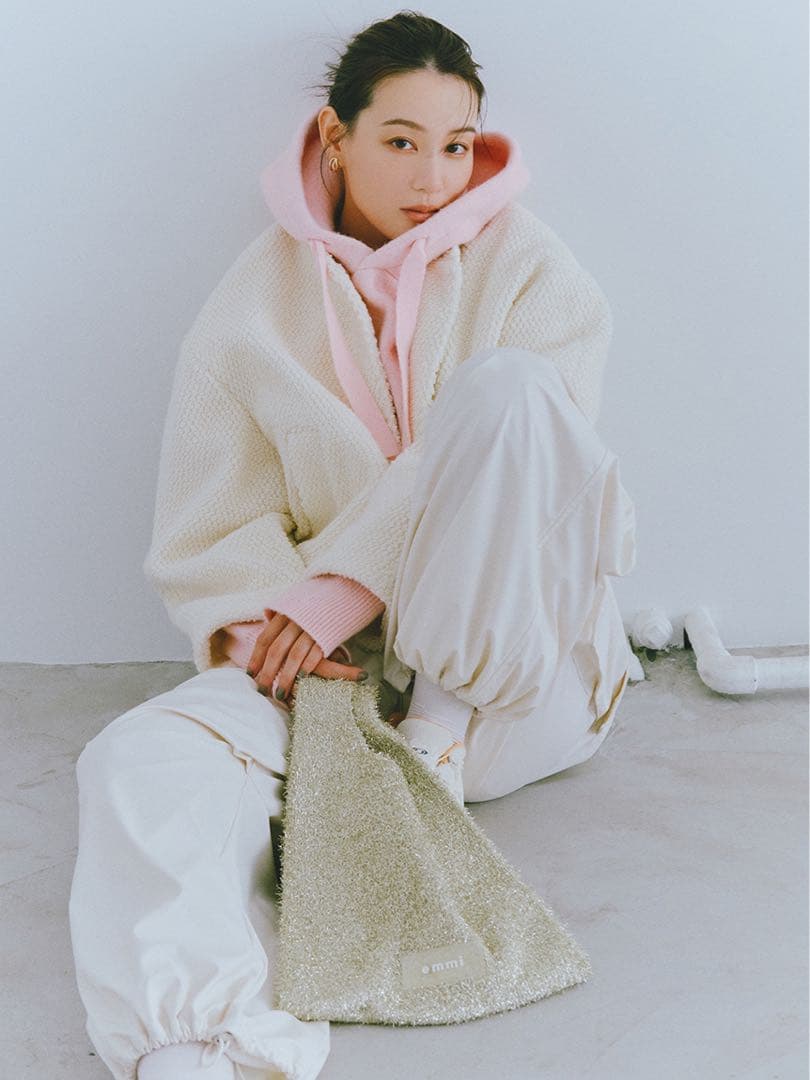 【新品タグ付き】emmi エミ タックドロストフォルムカーゴパンツ 完売商品