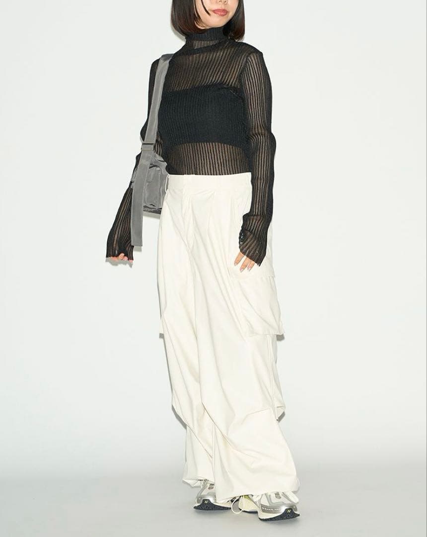 【新品タグ付き】emmi エミ タックドロストフォルムカーゴパンツ 完売商品