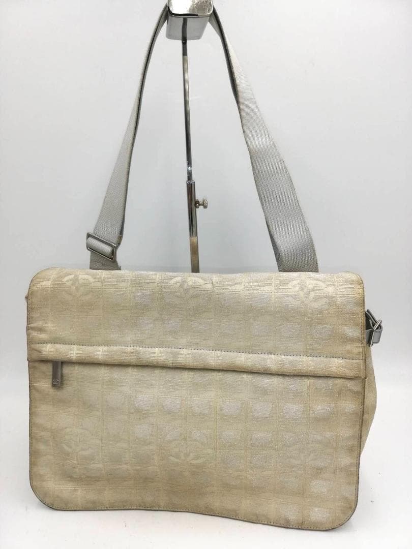 シャネル ニュートラベルライン ホワイト ナイロン ショルダーバッグ