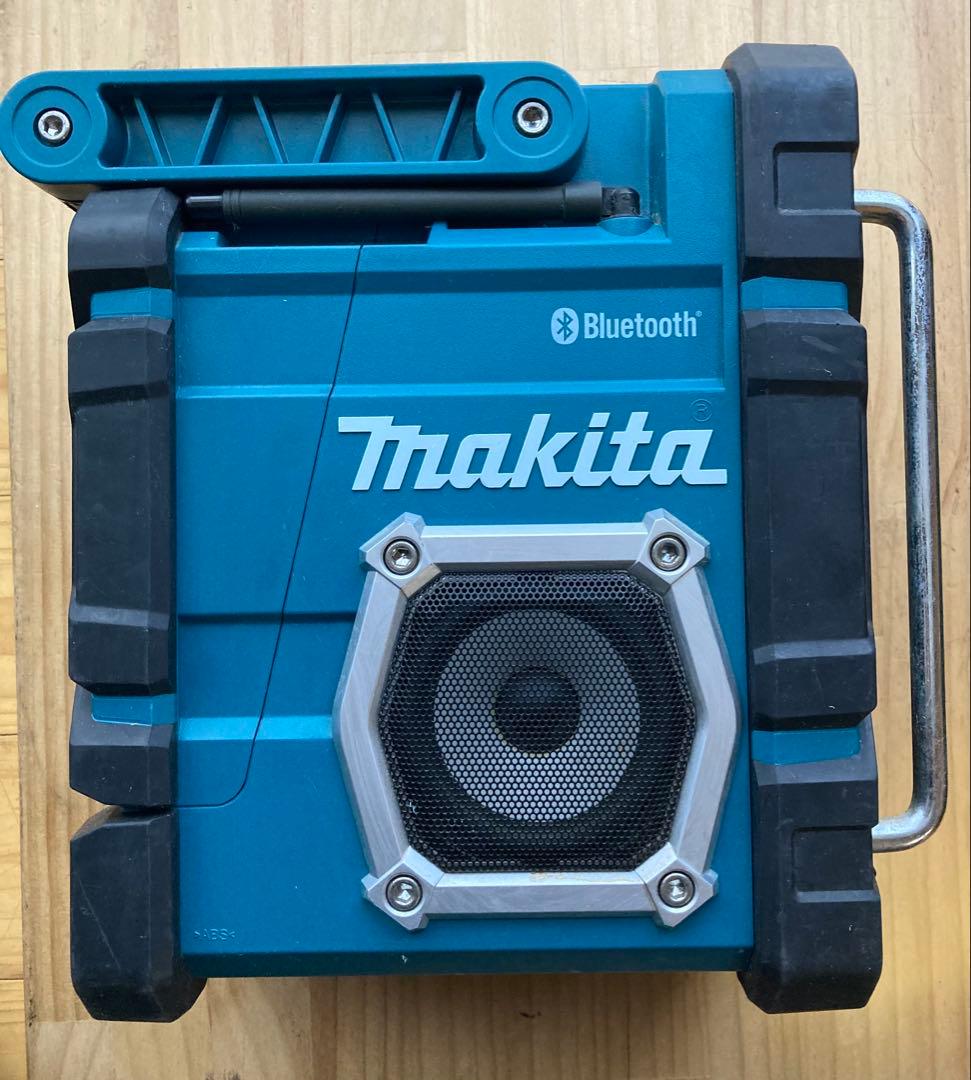 マキタ　充電式ラジオ　MR106