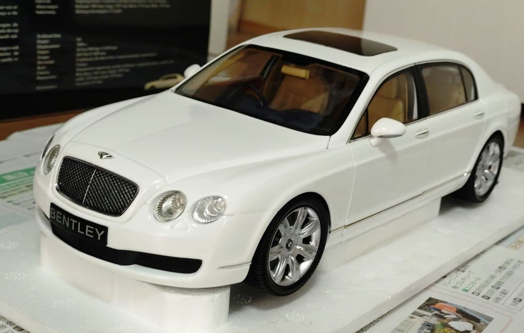 ミニチャンプス 1/18 ベントレー フライングスパー 2005