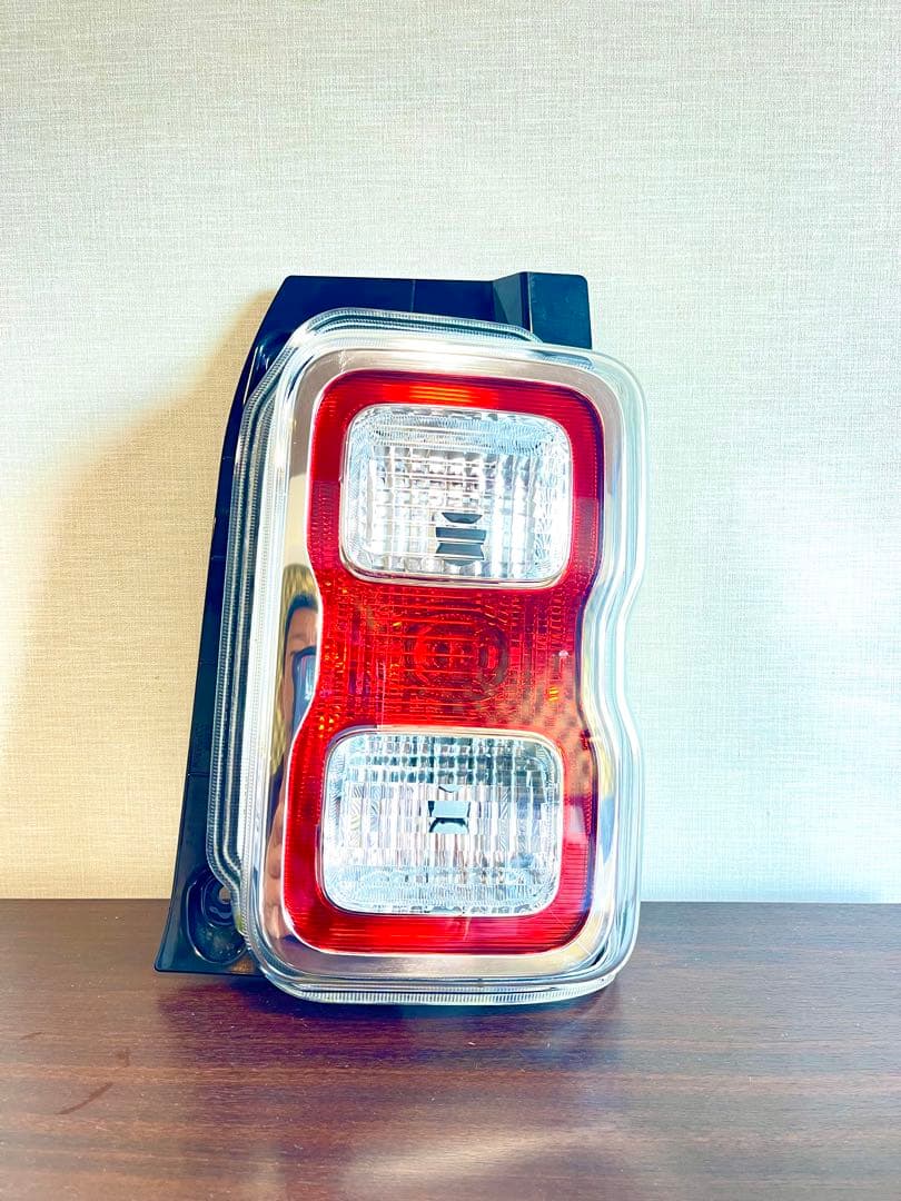 ハスラーの右テールランプユニット。