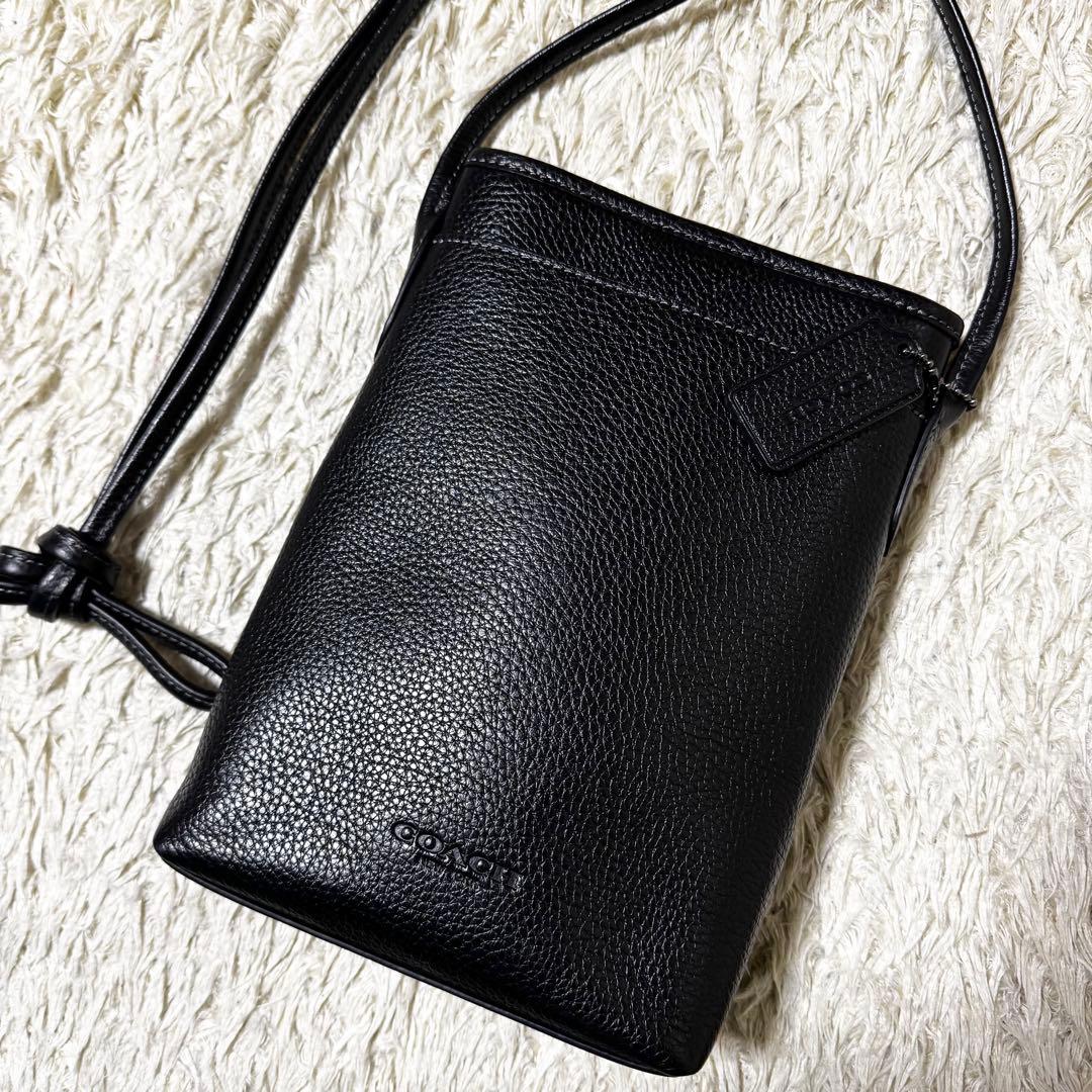 コーチ　ランヤード　クロスボディ　ショルダーバッグ　レザー　ブラック　斜め掛け