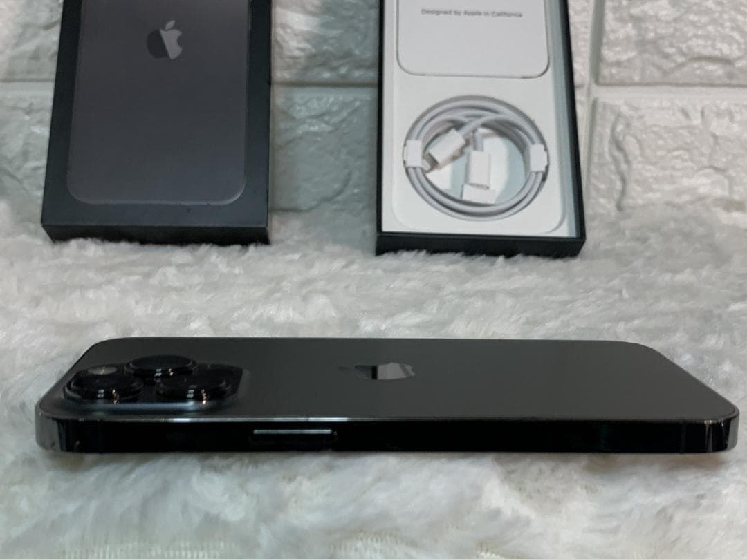 iPhone 13 Pro 256GB、状態良好、ロック解除済み。