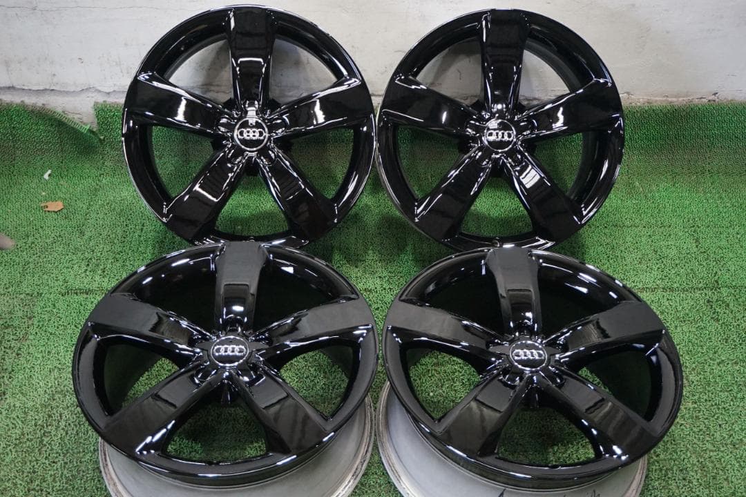 アウディ純正　カスタムブラックエディション A1 A4 A5 A6 Q5
