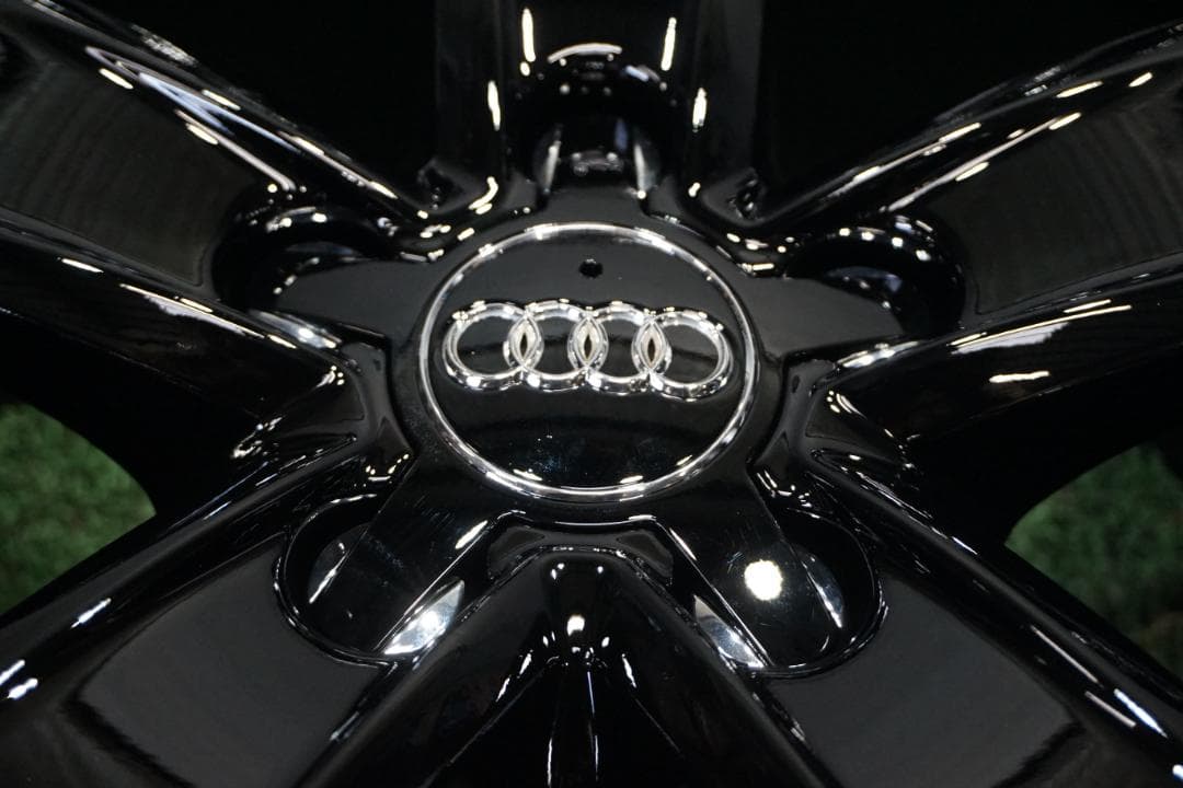 アウディ純正　カスタムブラックエディション A1 A4 A5 A6 Q5