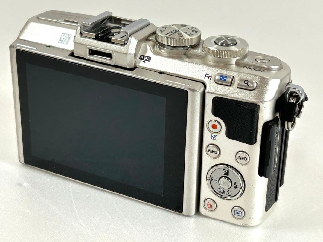 デジタルカメラ OLYMPUS PEN Lite E-PL7