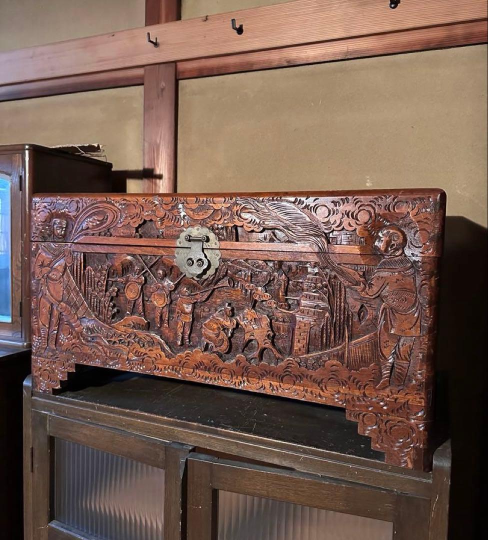 中国　木彫　衣装ケース　収納ボックス　ヴィンテージ　アンティーク　20世紀　骨董