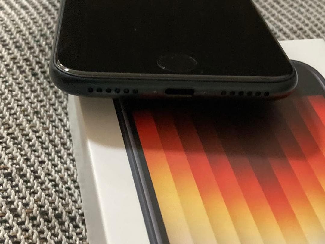 美品 64GB Apple iPhone SE 第三世代 純正バッテリー100%