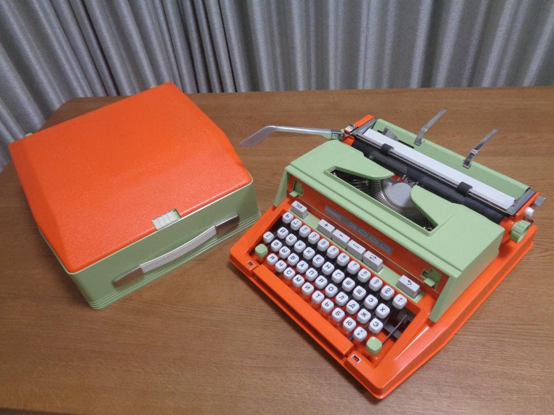 完動品　HERMES 3000 エルメスタイプライター ロシア語 カスタムカラー