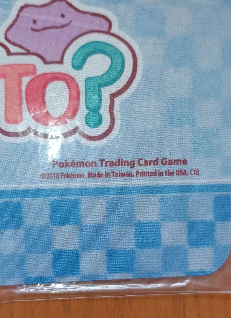 海外ポケモンセンター限定ポケモンカードゲーム プレイマット メタモンDiTTO？