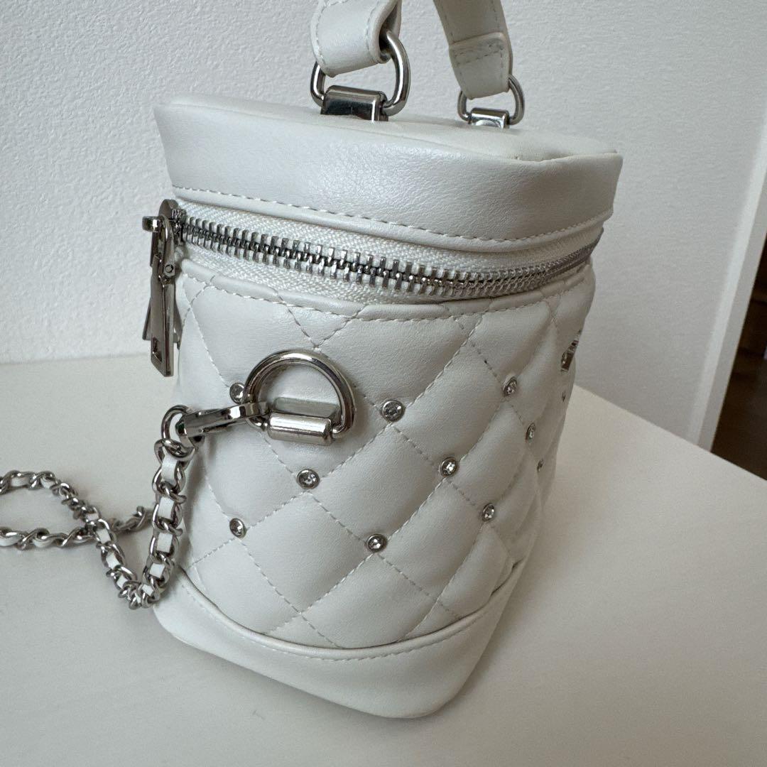 【大人気】pium ビジューキルティングバニティバッグ 白　ピウム　アイボリー