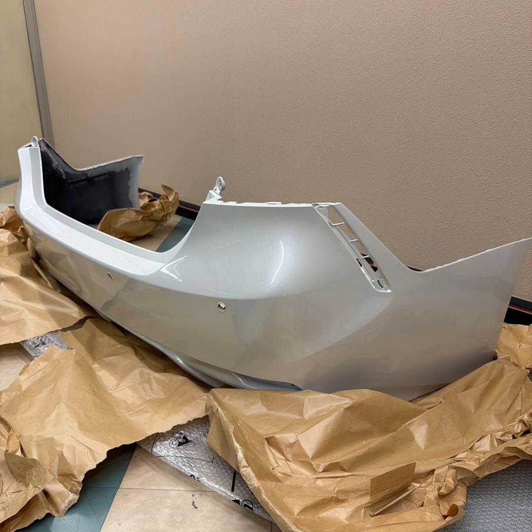 カムリWS後期 プラチナホワイトパールマイカ リアバンパー