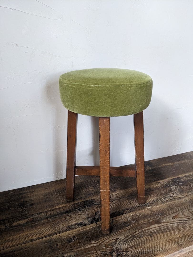 グリーンのファブリックスツール　木製脚付き　布製