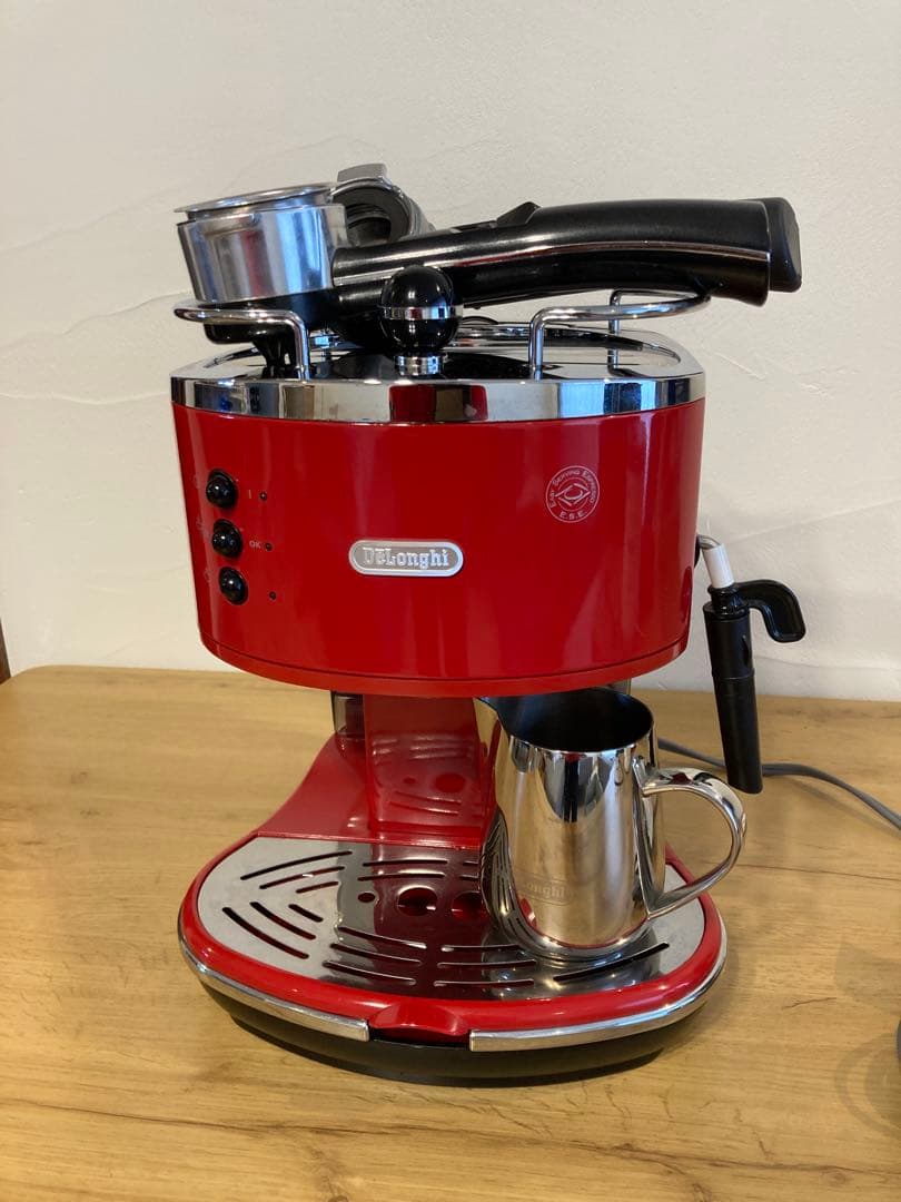 デロンギ　De'Longhi エスプレッソマシン レッド