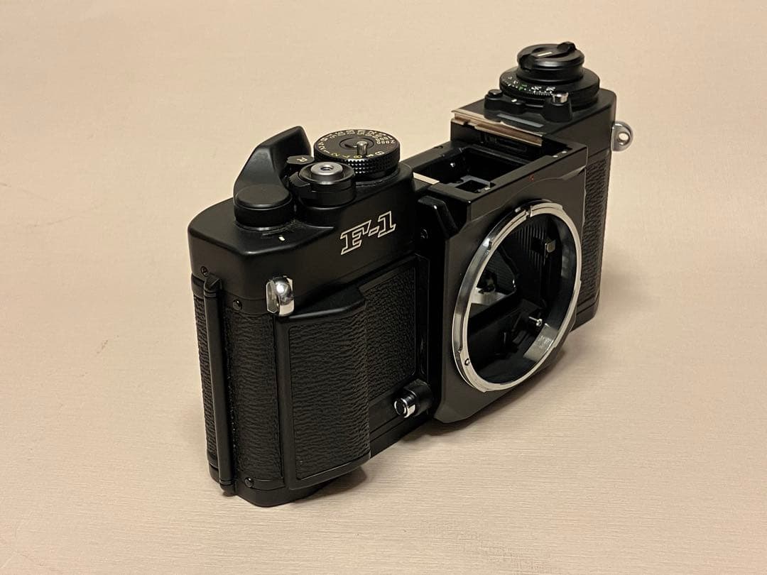 CANON NEW F-1 ボディ　フィルム一眼レフカメラ