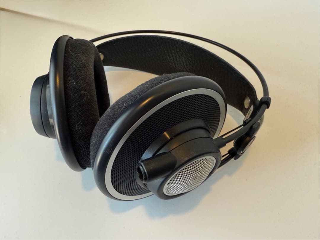 美品 ヘッドホンAKG K702