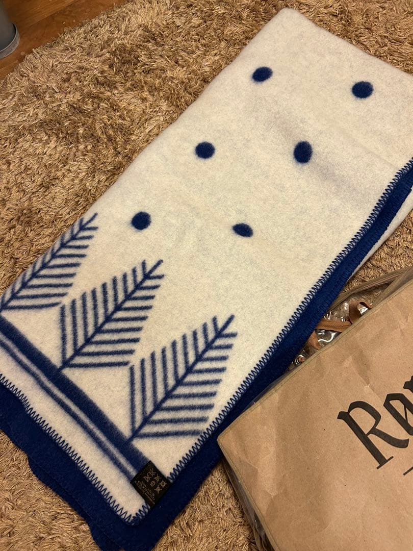e*e様 ROROS tweed 北欧ノルウェー上質　かわいいブランケット135