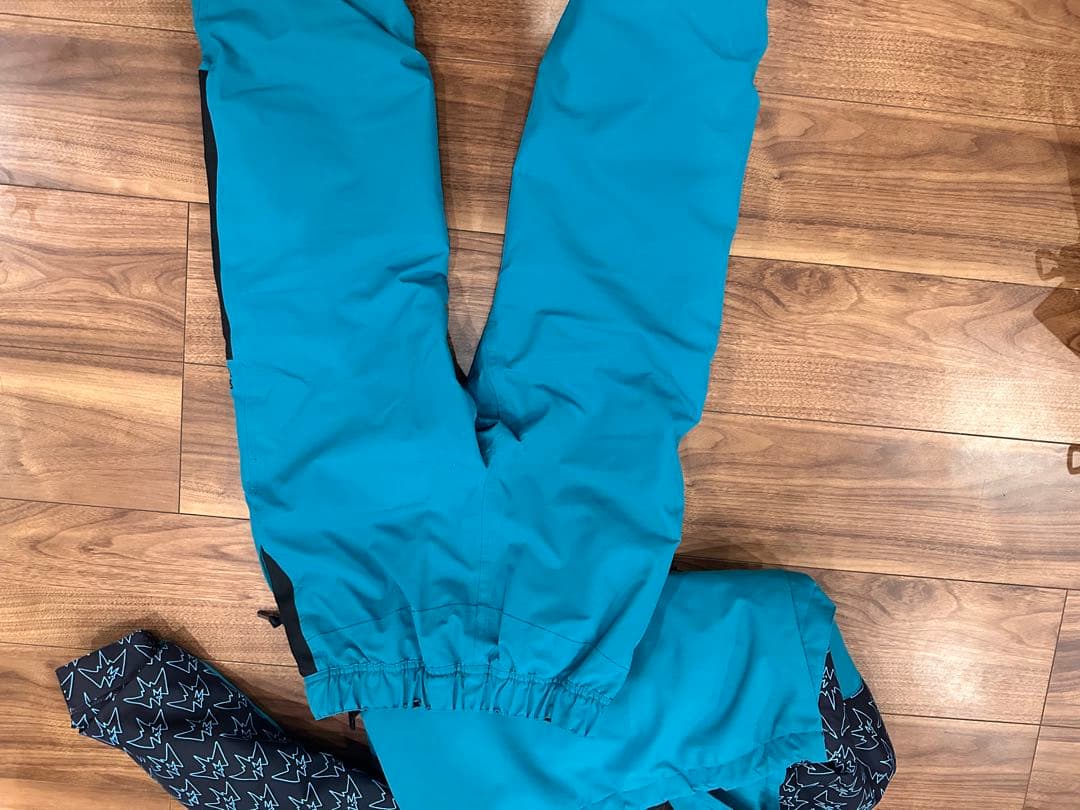 airblaster キッズ　上下　23-24モデル　Mサイズ　キレイ