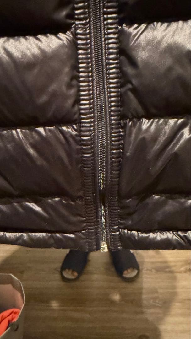 モンクレール　黒 フード付きダウンベスト　6