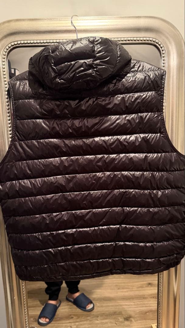 モンクレール　黒 フード付きダウンベスト　6