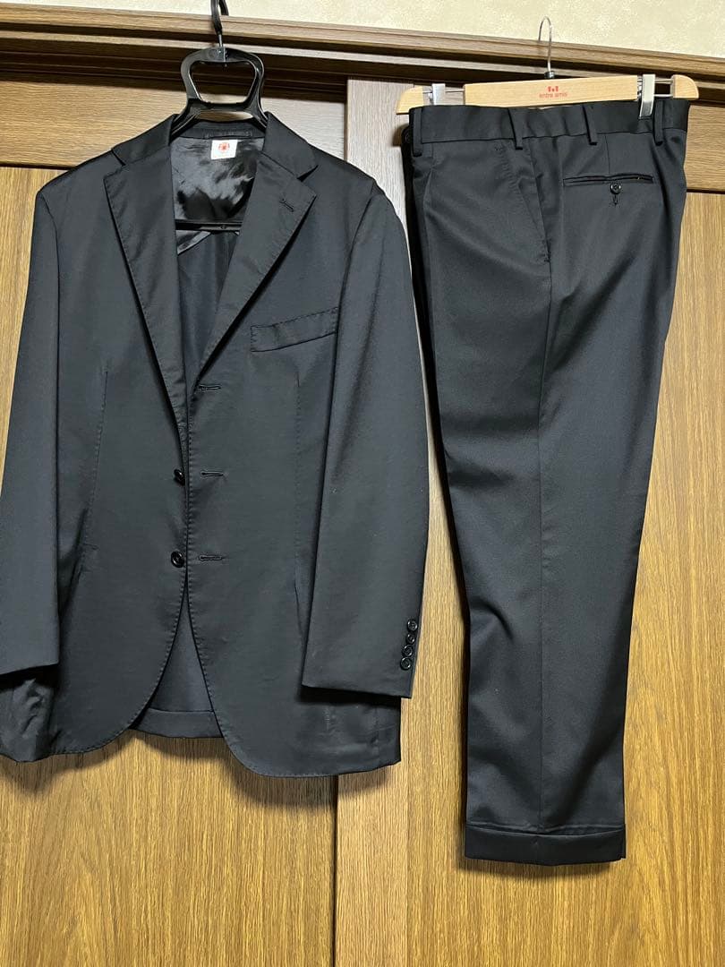 ルイジボレッリ BORRELIのブラックスーツ サイズ50