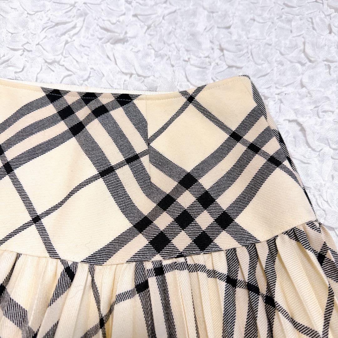 バーバリーブルーレーベル ミニスカート プリーツ　ノバチェック　ホワイト ウール