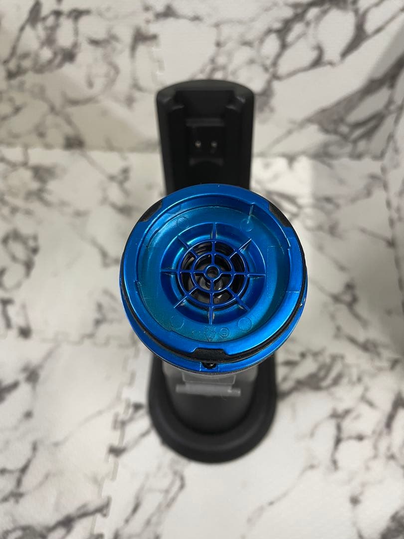 インビクタスワン　コードレスクリーナー　掃除機