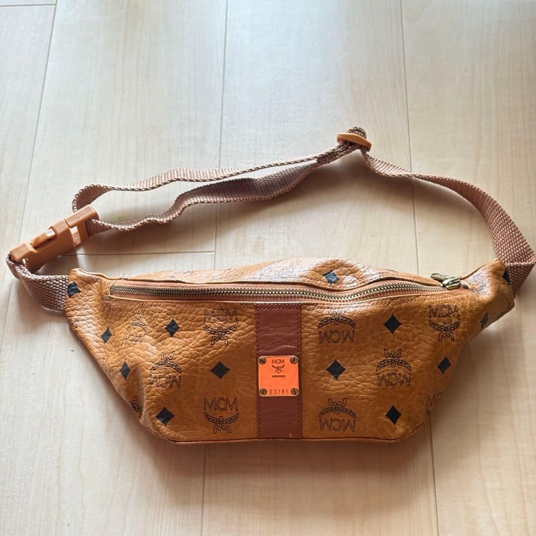 【美品】エムシーエム　ウエストポーチ