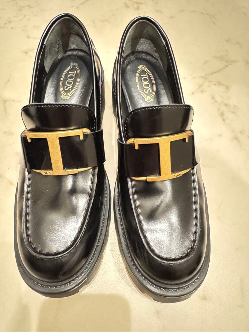 Tod's ブラックレザー プラットフォームローファー