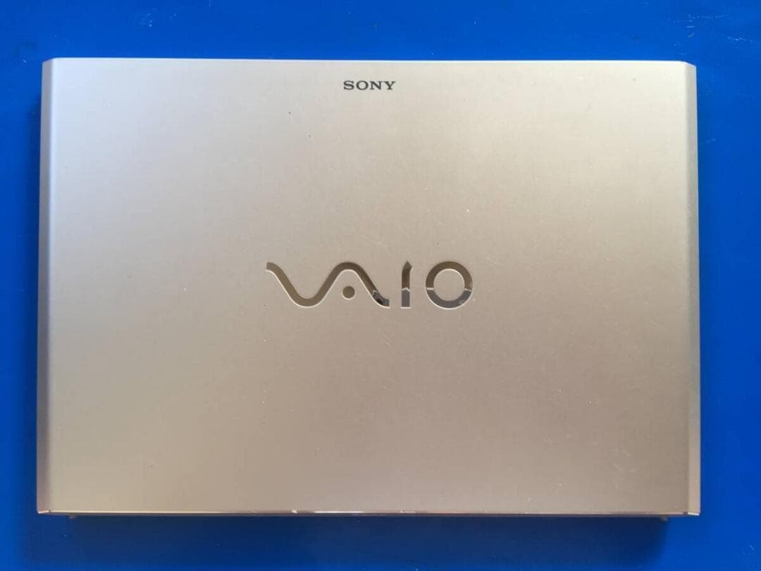 SONY SVP112 11.6型 870g/13.2mm コンパクトノートPC