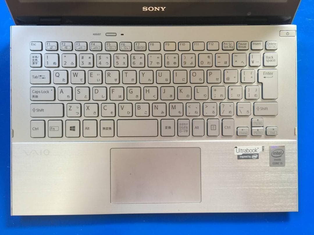 SONY SVP112 11.6型 870g/13.2mm コンパクトノートPC