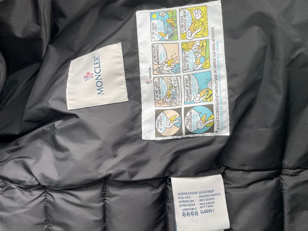 【美品】MONCLER ブラック ダウンベスト