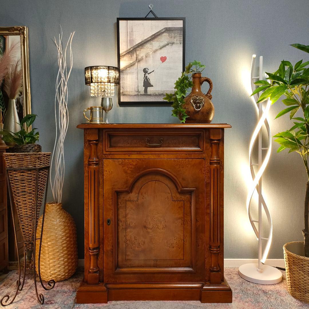 【ヴィンテージ 希少バールウッド】イタリア製クラシックキャビネット 鍵付き