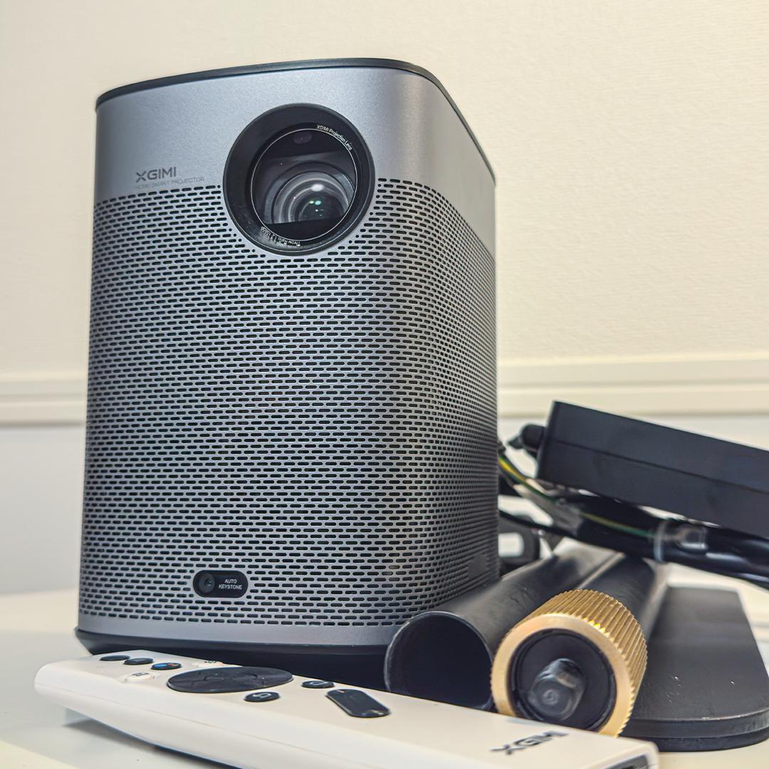 XGIMI Halo+ スタンド付き | 高輝度/スピーカー内蔵/静音