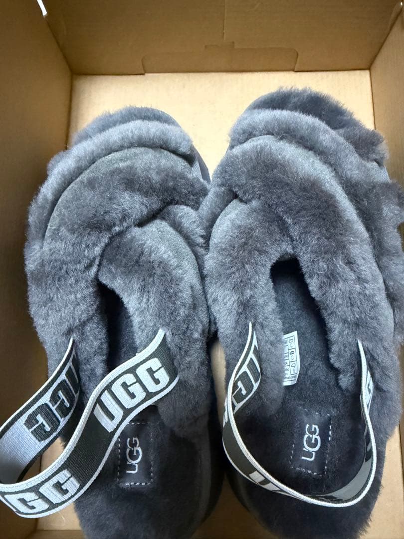 新品未使用UGGディスコクロススライド