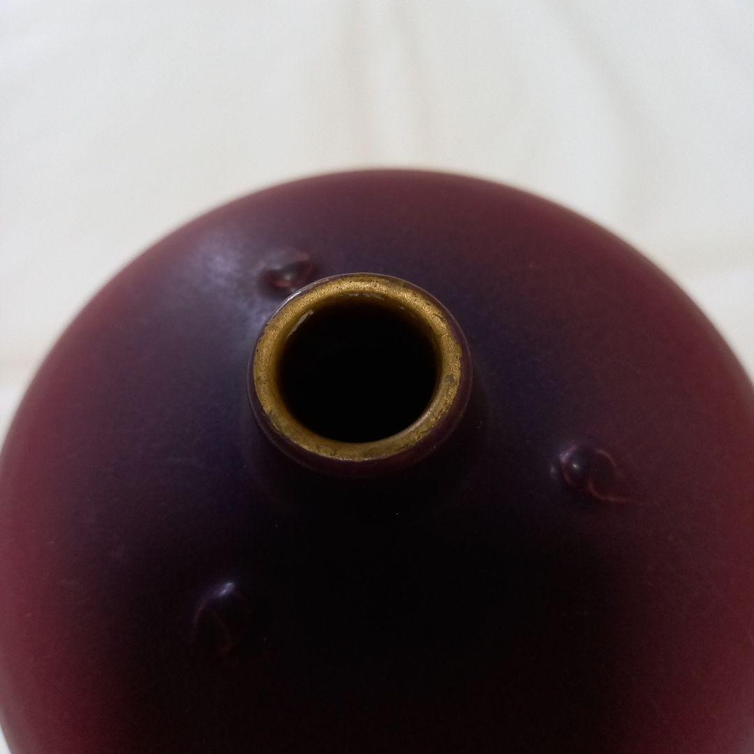 花瓶　ワインレッド色