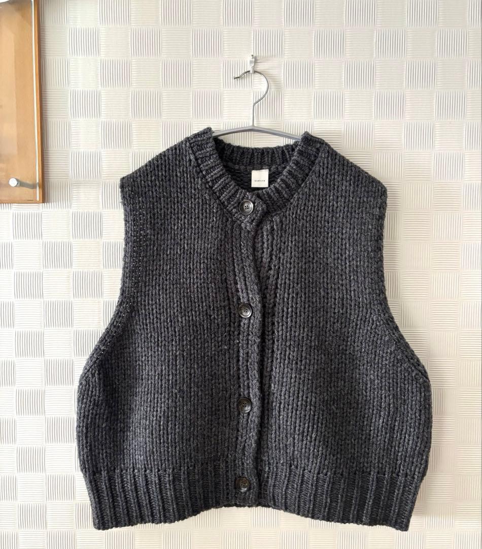 かぐれ　ラムウールボタンニットベスト　チャコールグレー　極美品　お値下げ