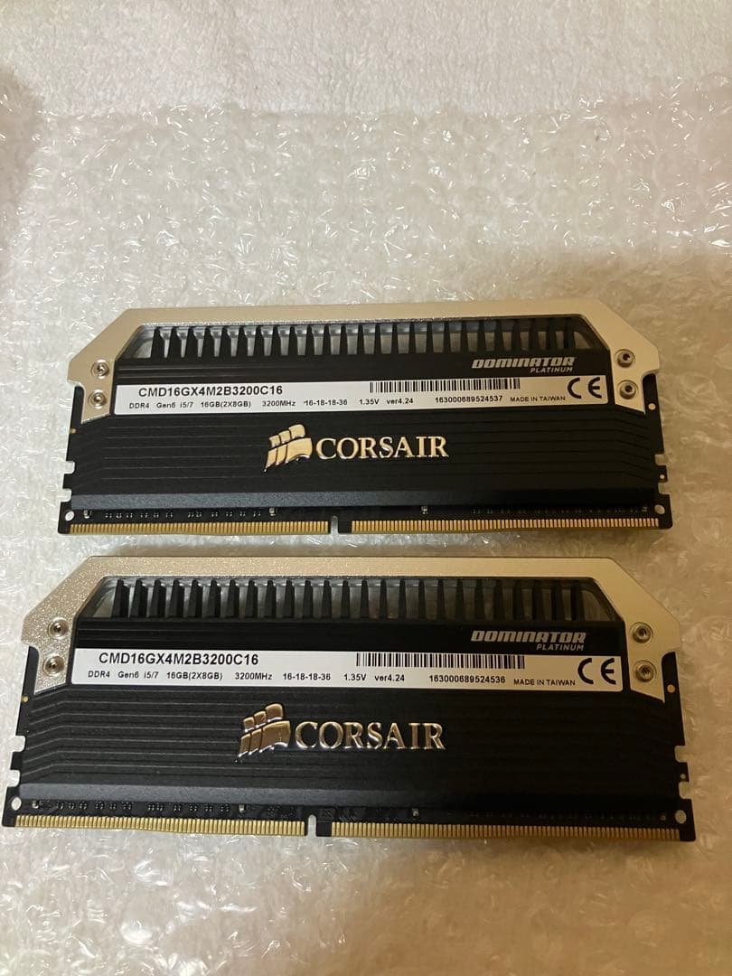 CORSAIR Dominator 16GB 3200MHz メモリ