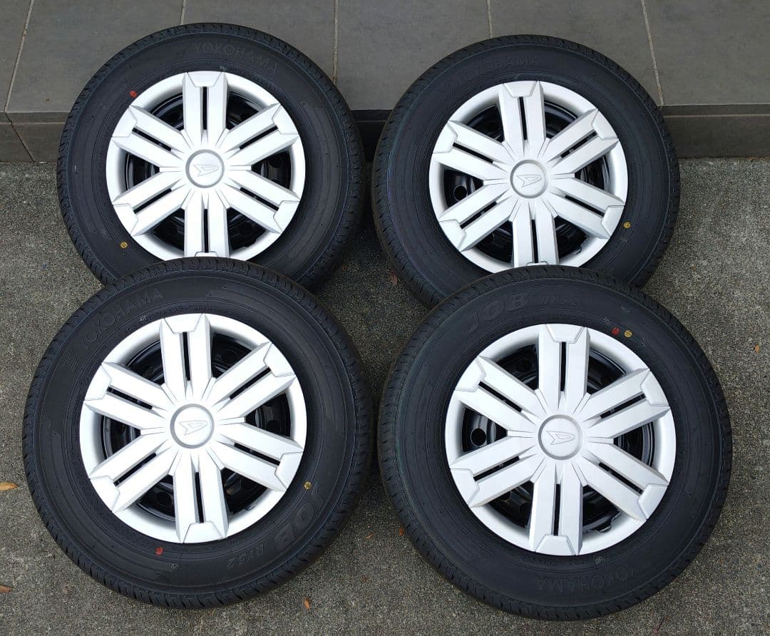 ダイハツ　アトレー　純正タイヤ