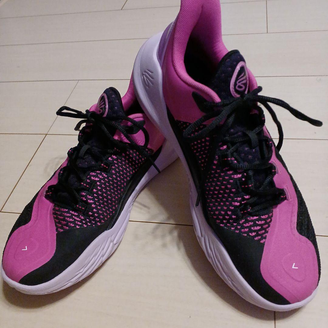専用本日中にご購入下さいカリー11バスケットボールシューズ ピンク/ブラック